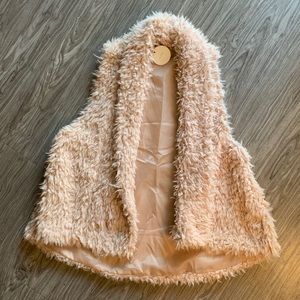 Soft fuzzy vest never been worn large